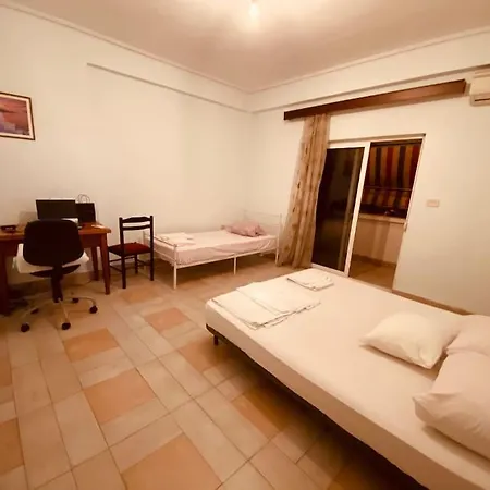 Downtown 2br Scenic Balconies Ac Wifi Τίρανα